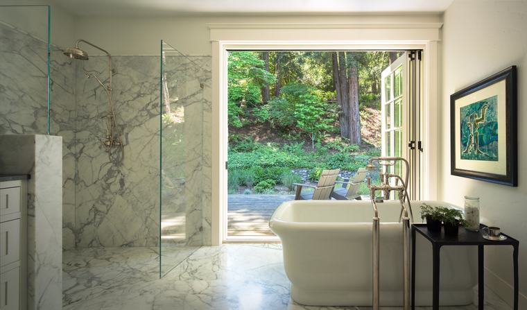 Marble bath opening to the garden